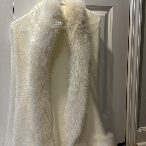 Cream Vest - faux fur, tassels… great for the holidays - Picture 3 of 6